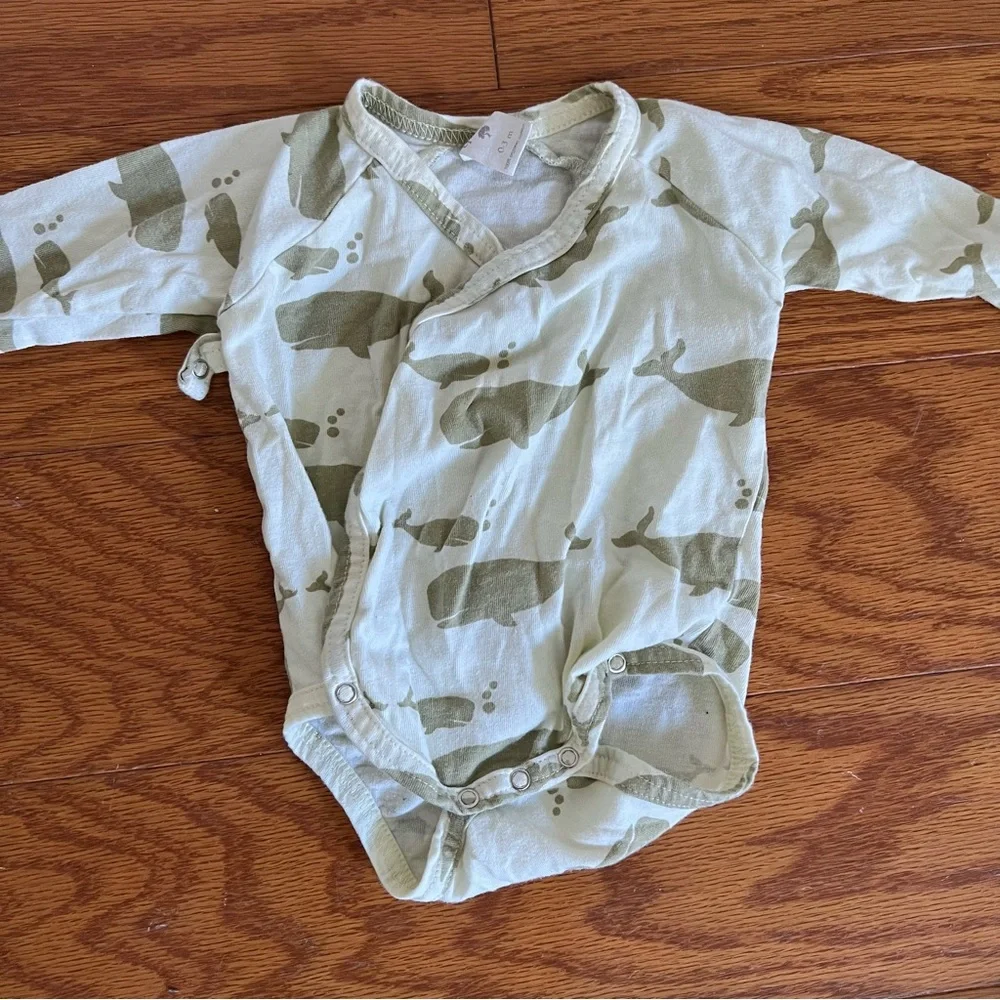 Kate Quinn button closure baby one piece whale 0-3 months mo m outfit unisex